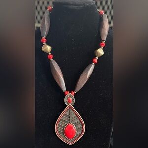 Decorative statement necklace